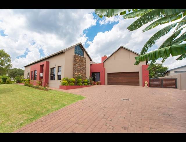 3 BEDROOM HOUSE FOR SALE IN COPPERLEAF ESTATE